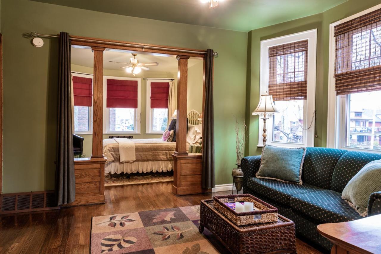 A Hidden Gem Bed And Breakfast Windsor Esterno foto
