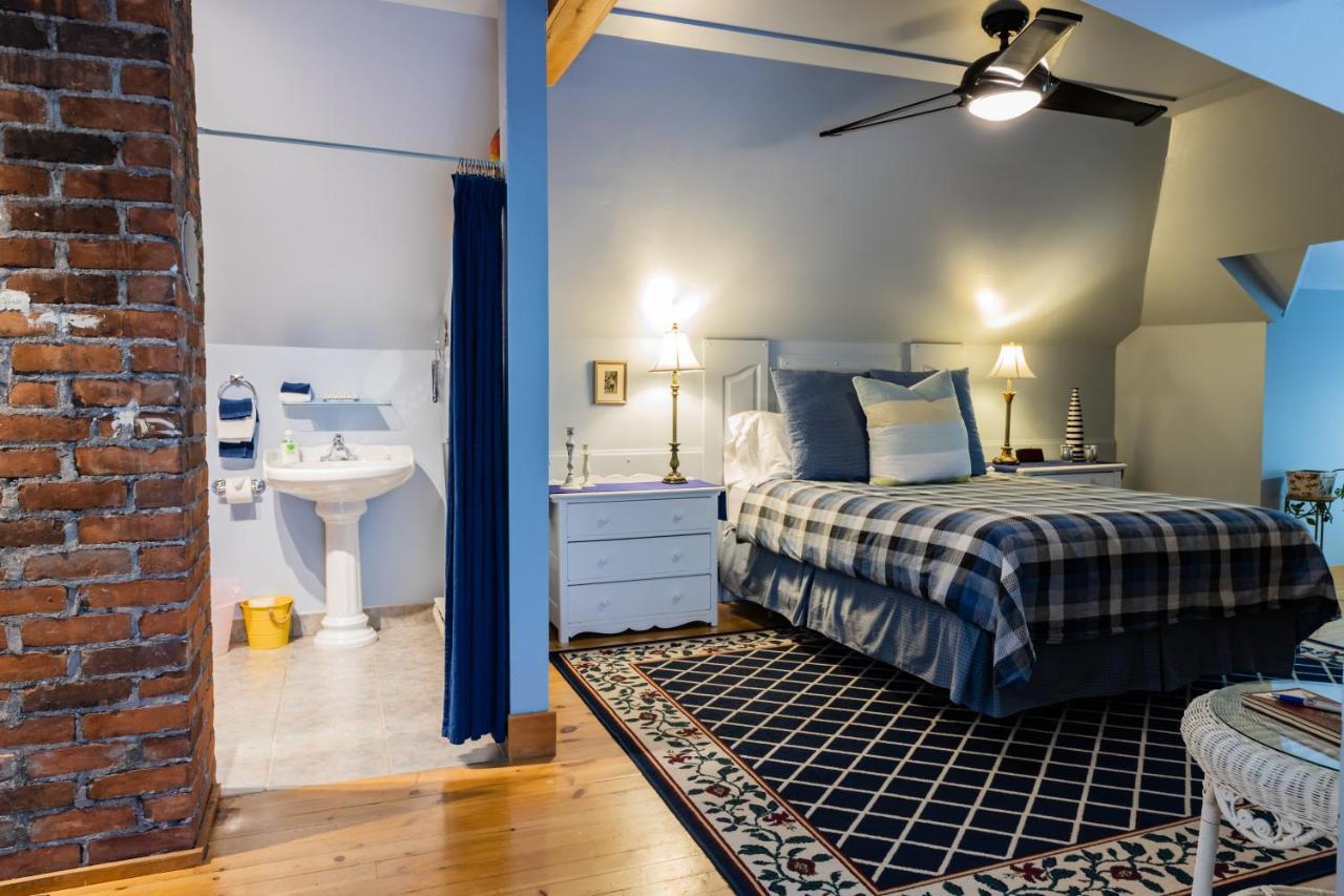 A Hidden Gem Bed And Breakfast Windsor Esterno foto