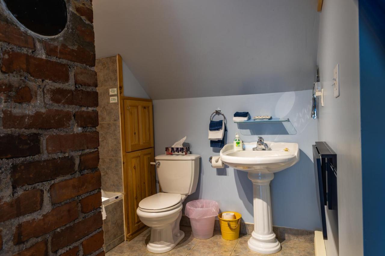 A Hidden Gem Bed And Breakfast Windsor Esterno foto