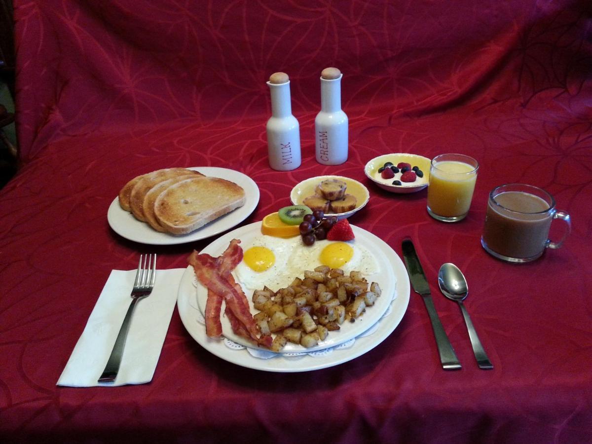 A Hidden Gem Bed And Breakfast Windsor Esterno foto
