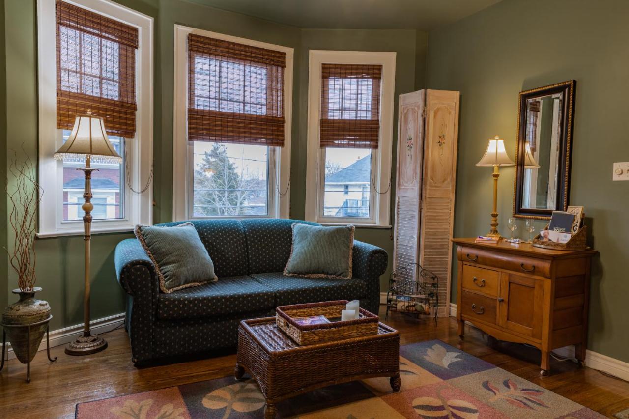 A Hidden Gem Bed And Breakfast Windsor Esterno foto