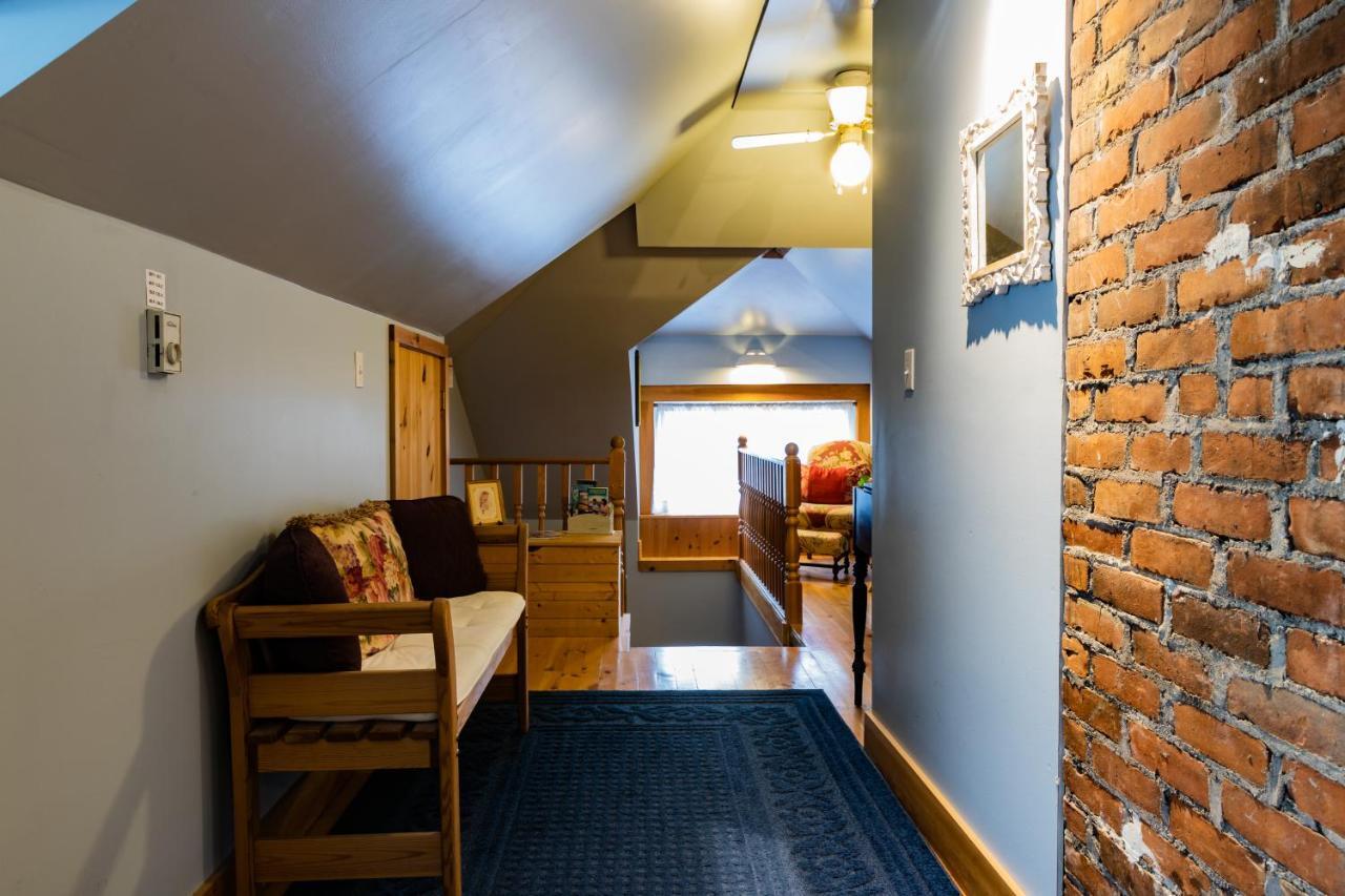 A Hidden Gem Bed And Breakfast Windsor Esterno foto