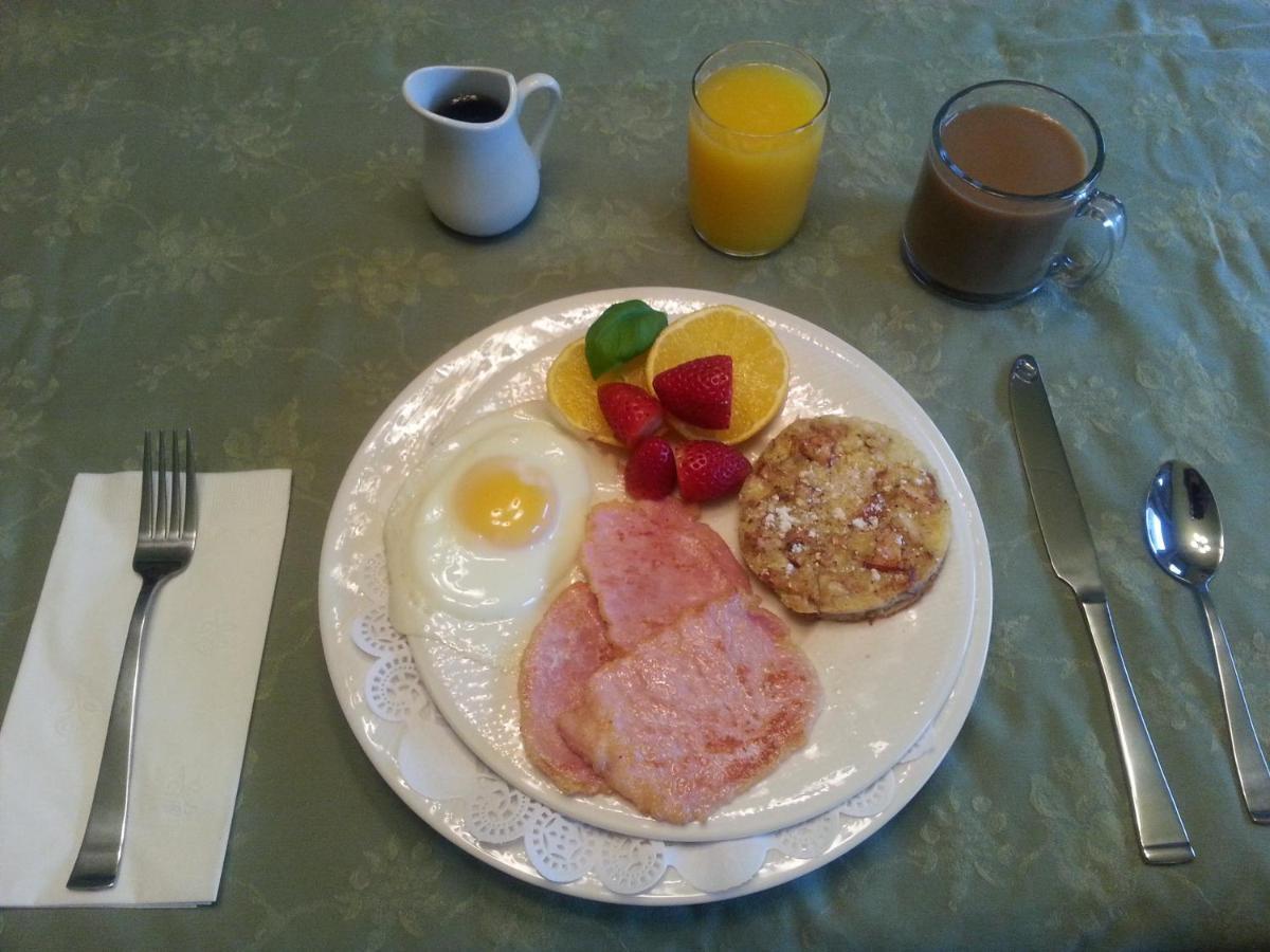 A Hidden Gem Bed And Breakfast Windsor Esterno foto
